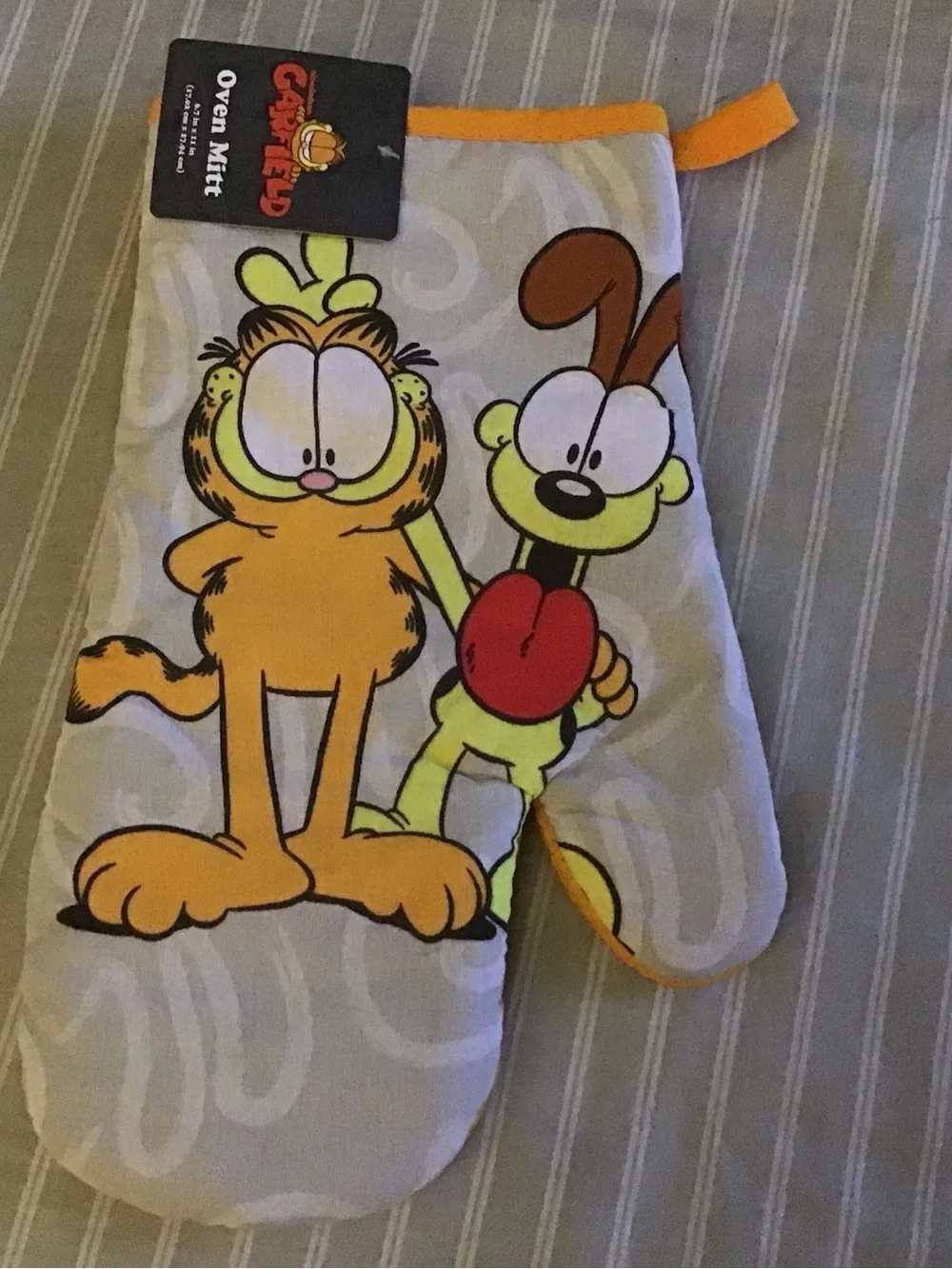 Garfield Oven Mitt and Pot Holder Set in Yellow and White